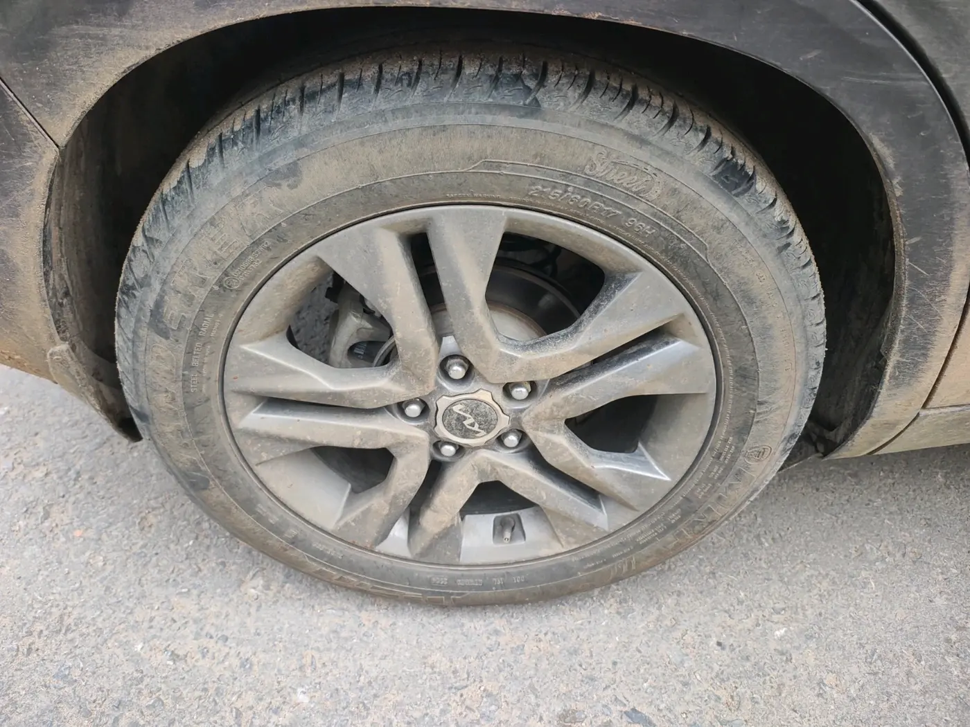 2021 KIA SELTOS HTX 1.5 PETROL, Petrol, Manual, 1,36,533 km, tyre