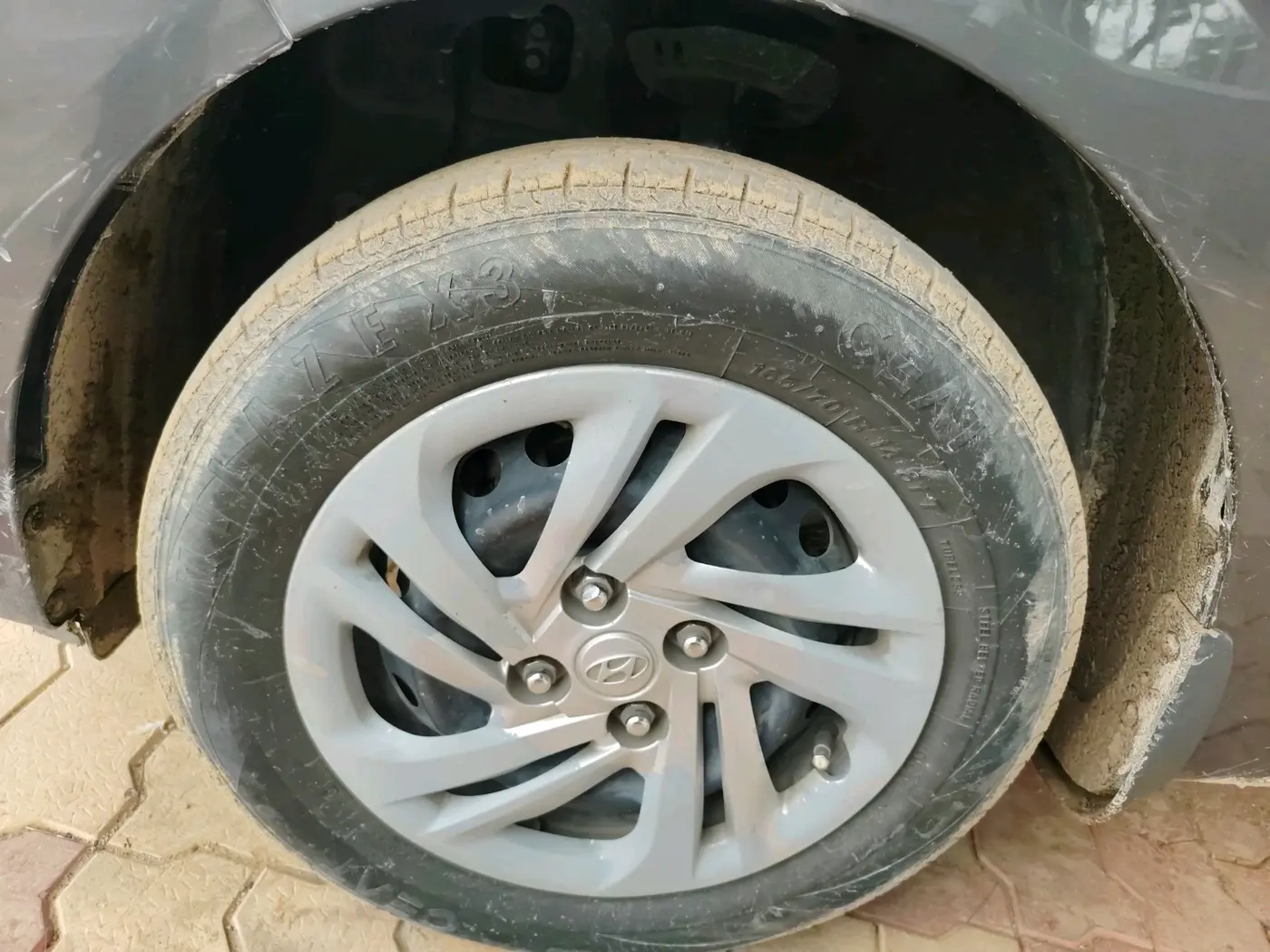 2022 Hyundai AURA S 1.2 CNG, CNG, Manual, 1,76,233 km, tyre
