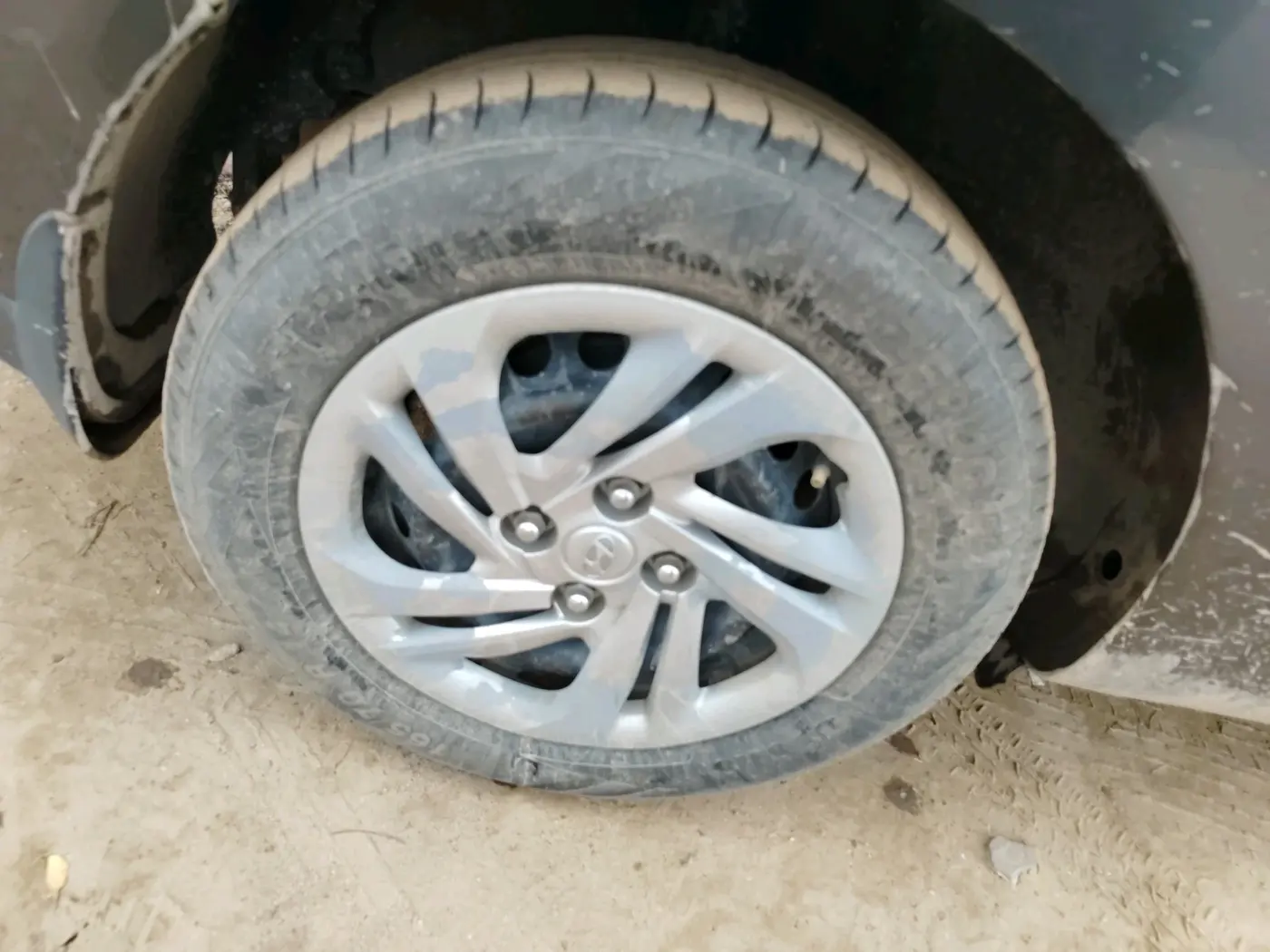 2022 Hyundai AURA S 1.2 CNG, CNG, Manual, 1,76,233 km, tyre
