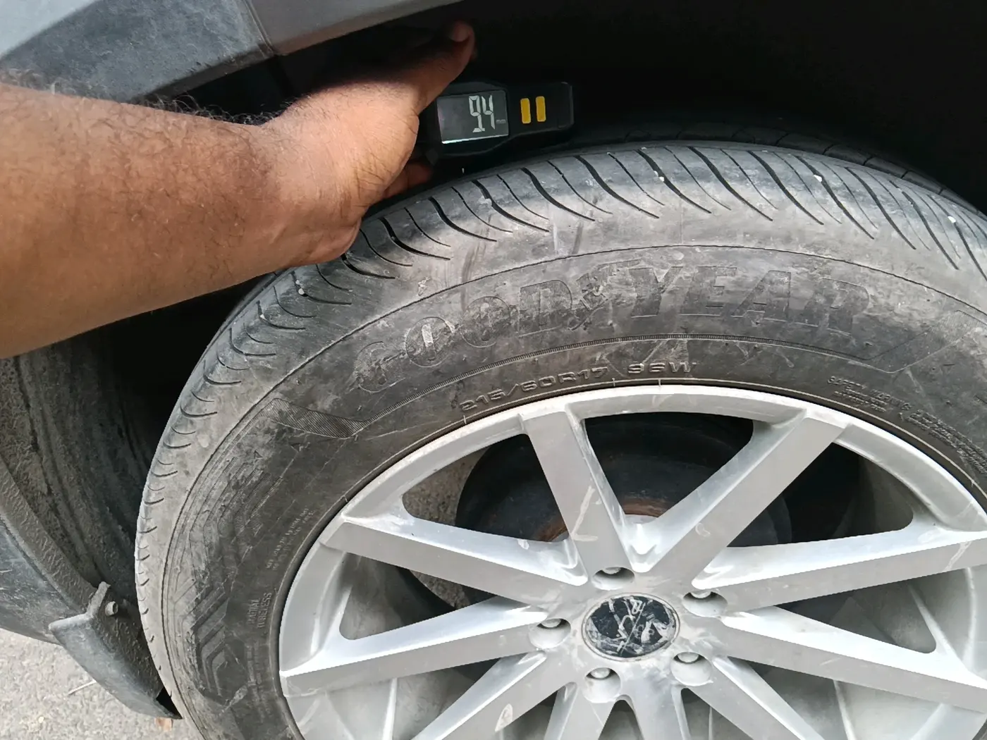 2025 Maruti BREZZA VXI, Petrol, Manual, 32,227 km, tyre