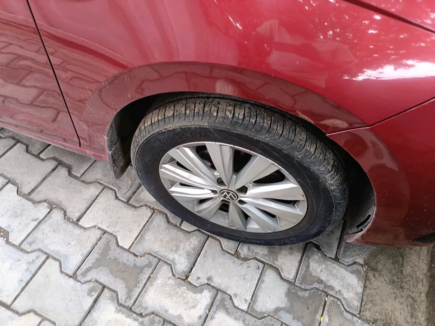 2024 Volkswagen VIRTUS Highline Plus 1.0 TSI AT, Petrol, Automatic, 36,845 km, tyre