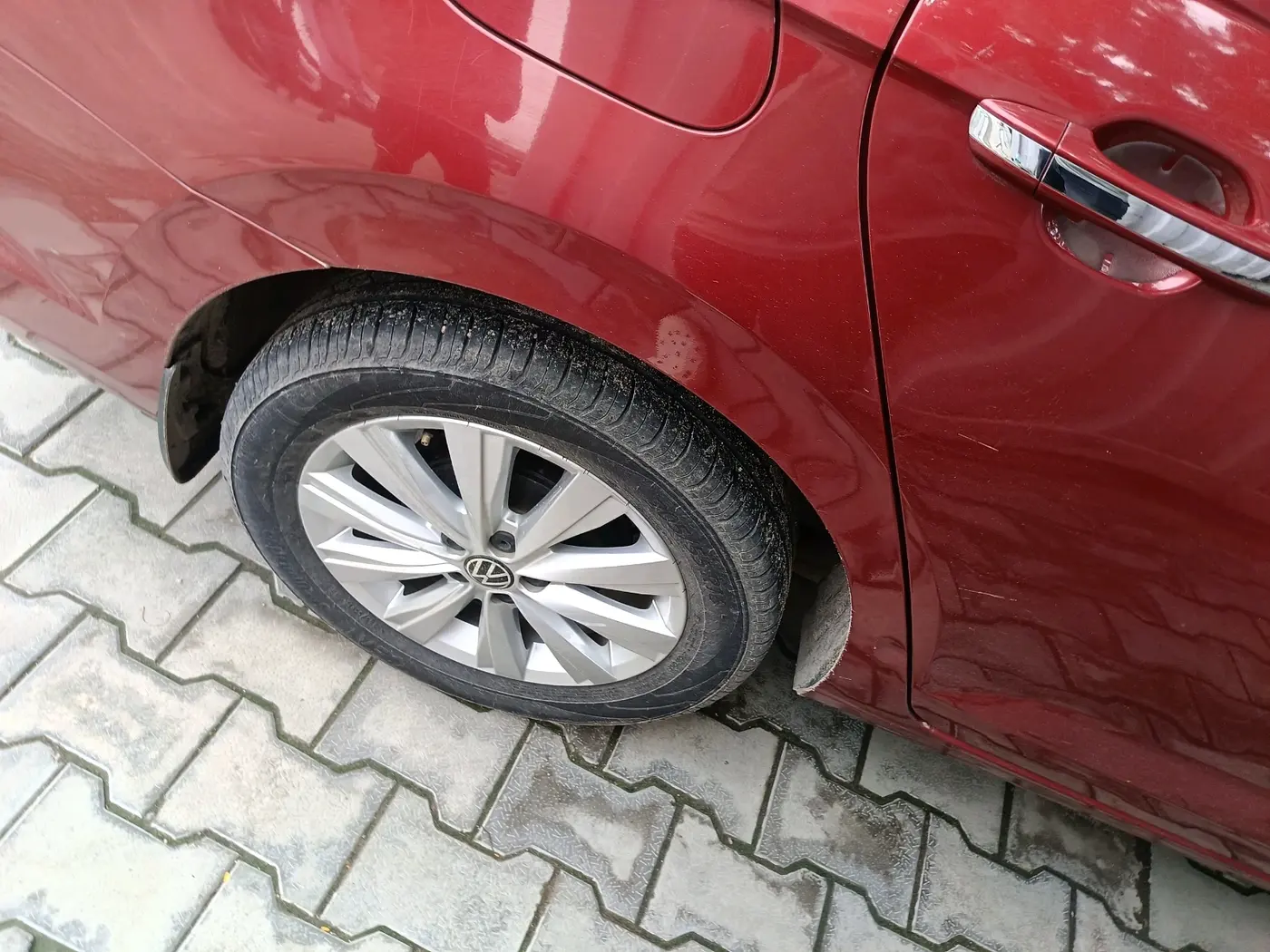 2024 Volkswagen VIRTUS Highline Plus 1.0 TSI AT, Petrol, Automatic, 36,845 km, tyre