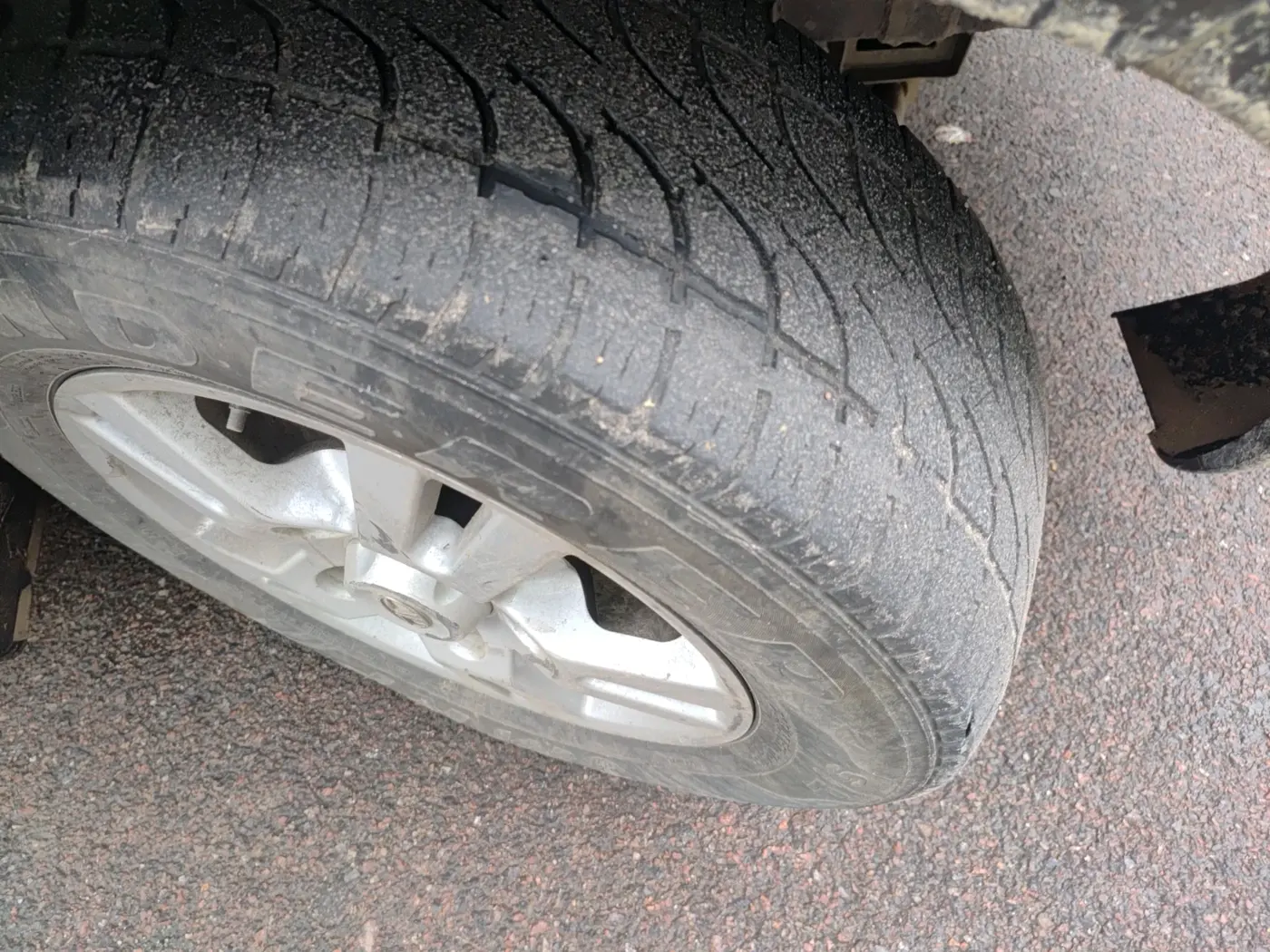 2018 Tata Safari Storme 2.2 VX 4X2, Diesel, Manual, 1,02,553 km, tyre