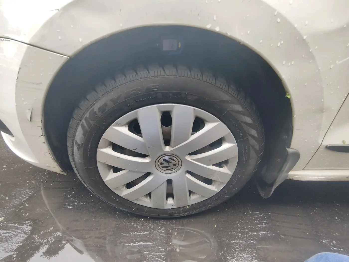 2013 Volkswagen Vento COMFORTLINE 1.6, Petrol, Manual, 71,055 km, tyre