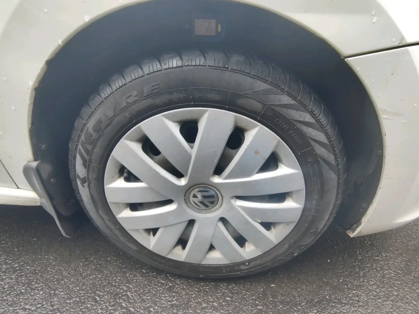 2013 Volkswagen Vento COMFORTLINE 1.6, Petrol, Manual, 71,055 km, tyre