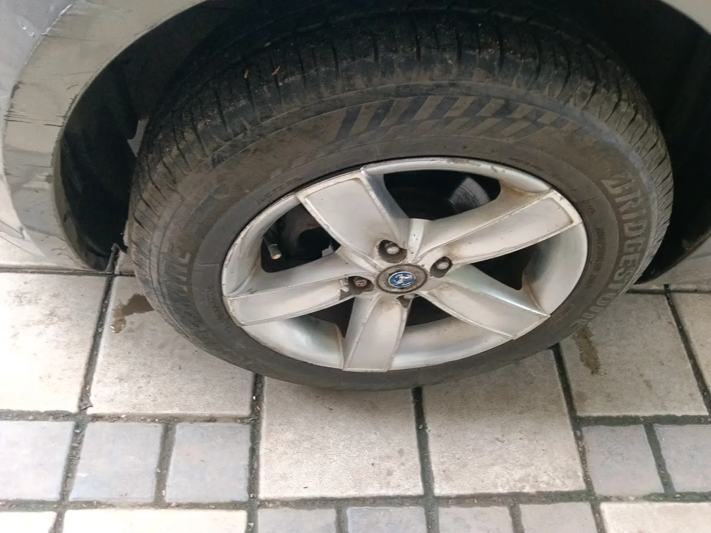 2014 Maruti Swift VXI, Petrol, Manual, 1,06,772 km, tyre