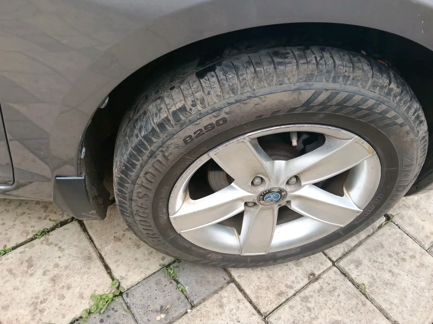 2014 Maruti Swift VXI, Petrol, Manual, 1,06,772 km, tyre