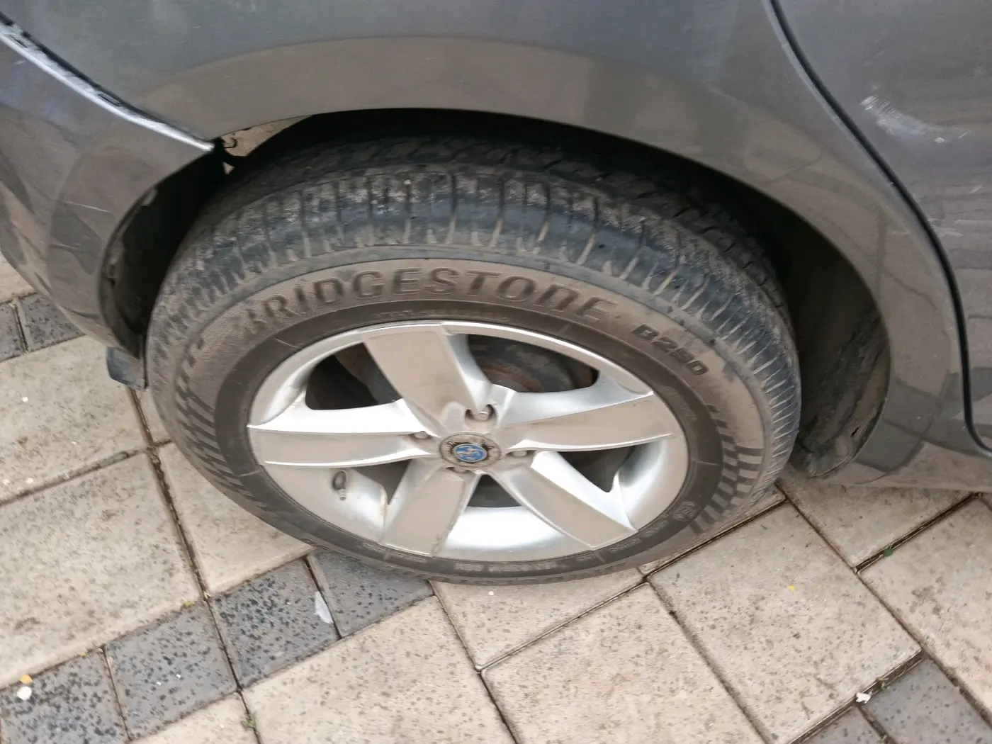 2014 Maruti Swift VXI, Petrol, Manual, 1,06,772 km, tyre