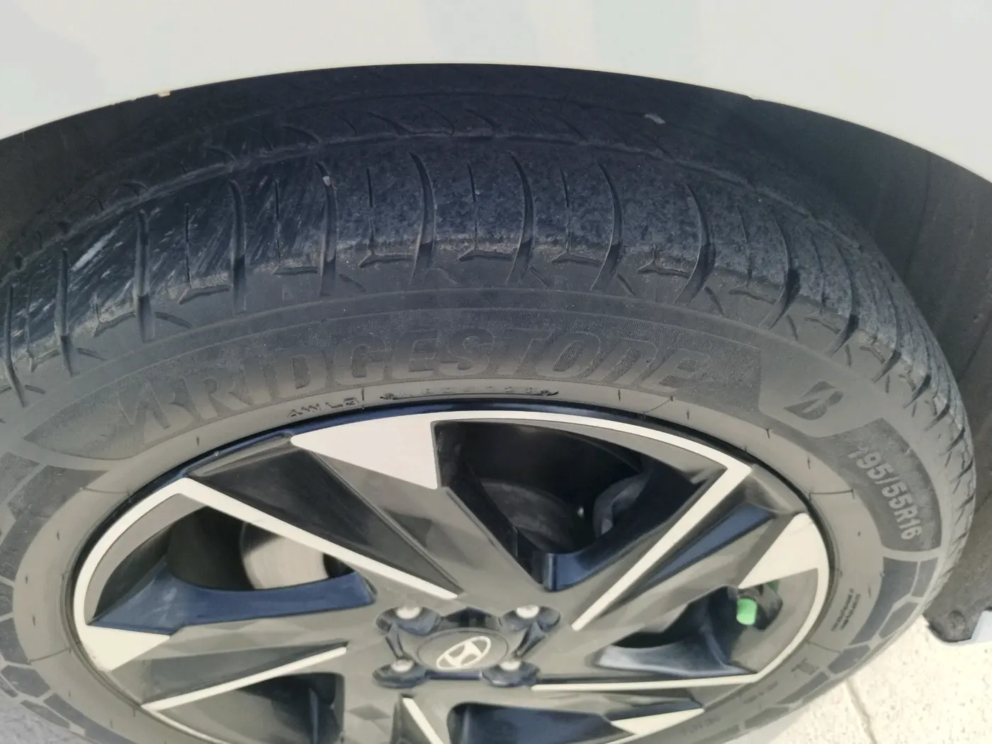 2020 Hyundai Verna SX (O) 1.5 CRDI AT, Diesel, Automatic, 1,16,359 km, tyre