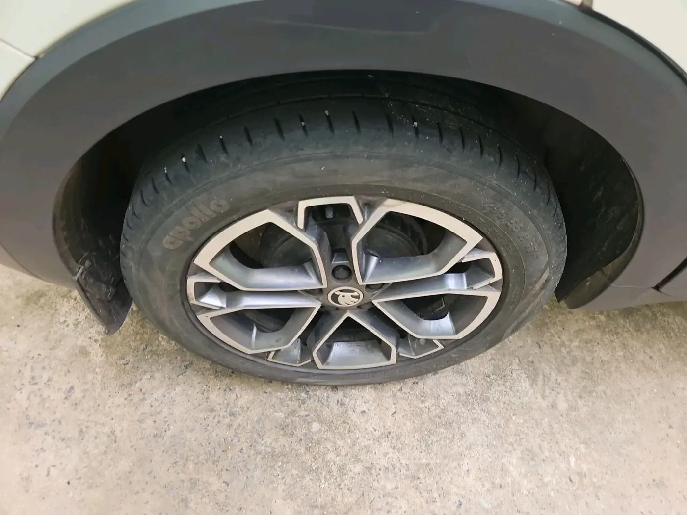 2022 Skoda KUSHAQ STYLE 1.0L TSI AT (6 AIRBAGS), Petrol, Automatic, 60,982 km, tyre