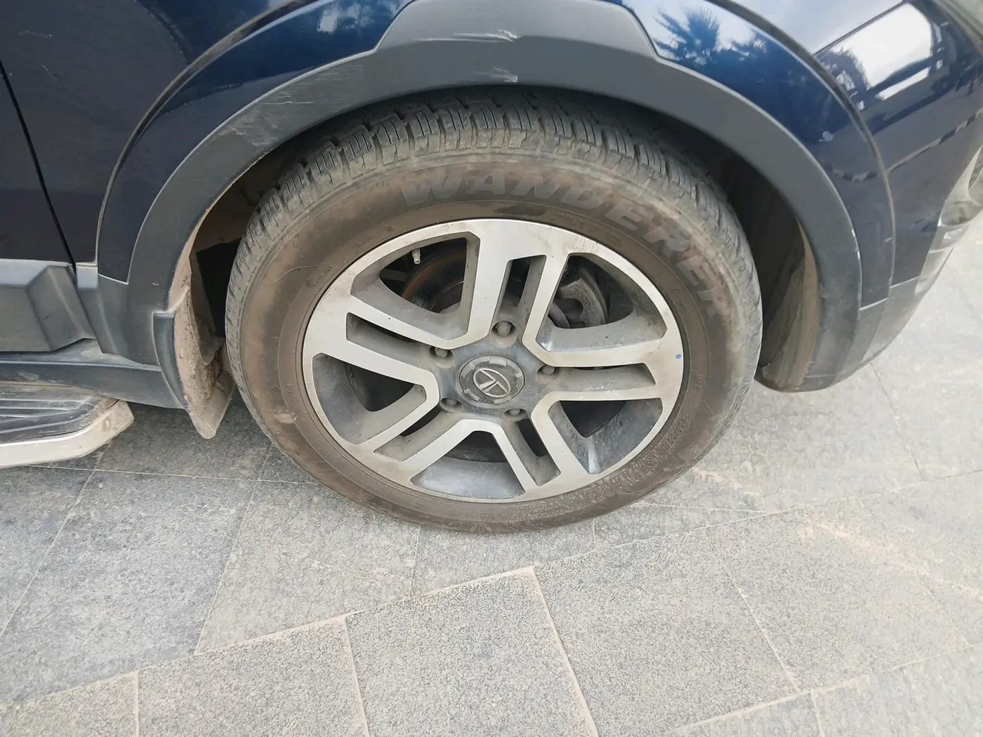 2018 Tata Hexa XTA 4X2 7 STR, Diesel, Automatic, 76,178 km, tyre