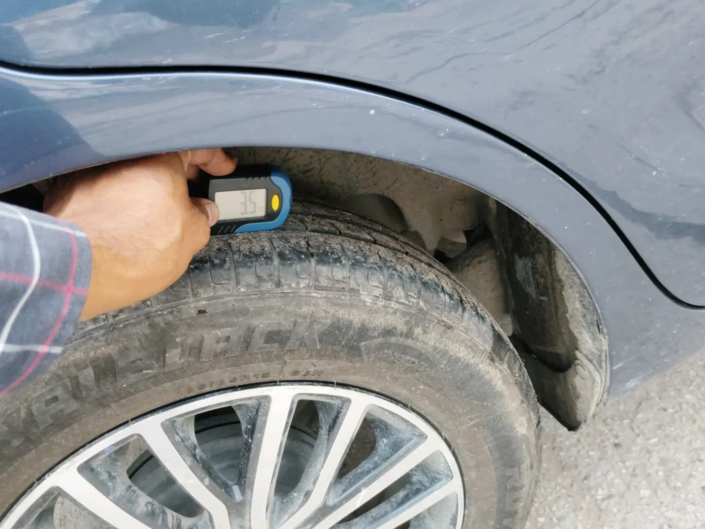 2017 Maruti Dzire ZXI, Petrol, Manual, 50,247 km, tyre