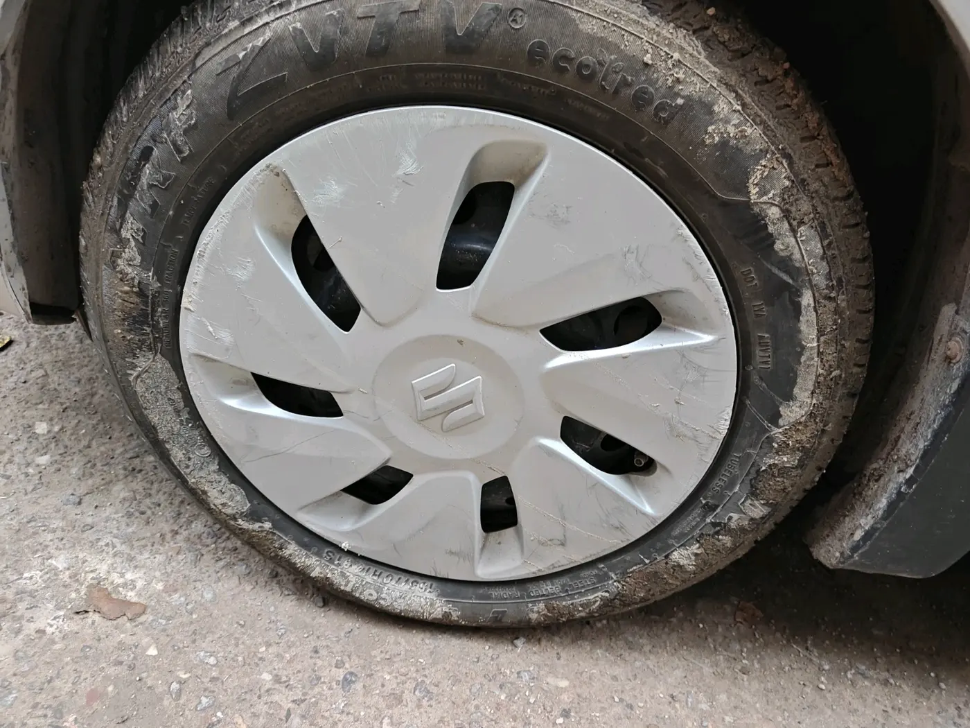 2015 Maruti Celerio VXI AMT, CNG, Automatic, 99,584 km, tyre