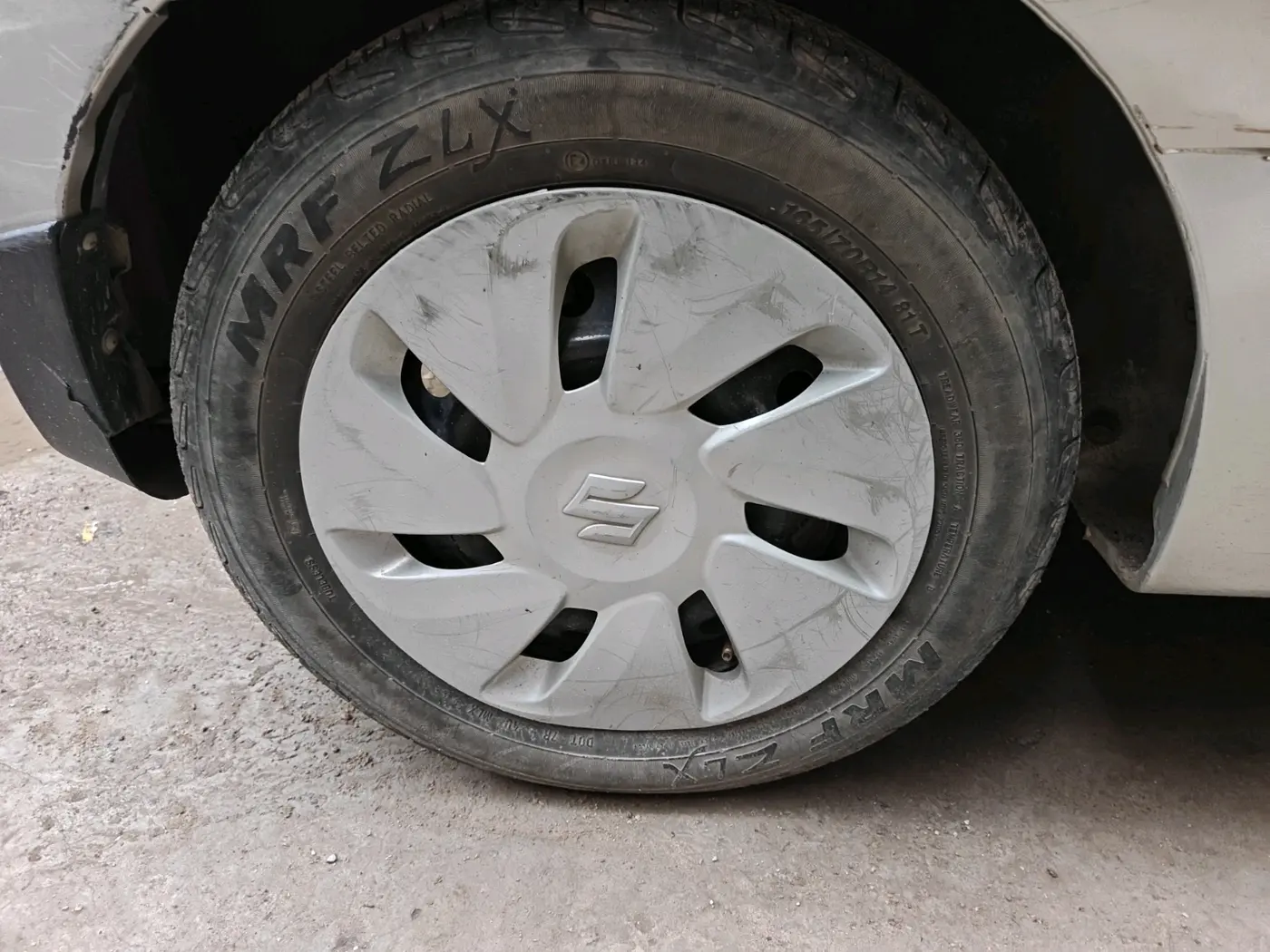 2015 Maruti Celerio VXI AMT, CNG, Automatic, 99,584 km, tyre