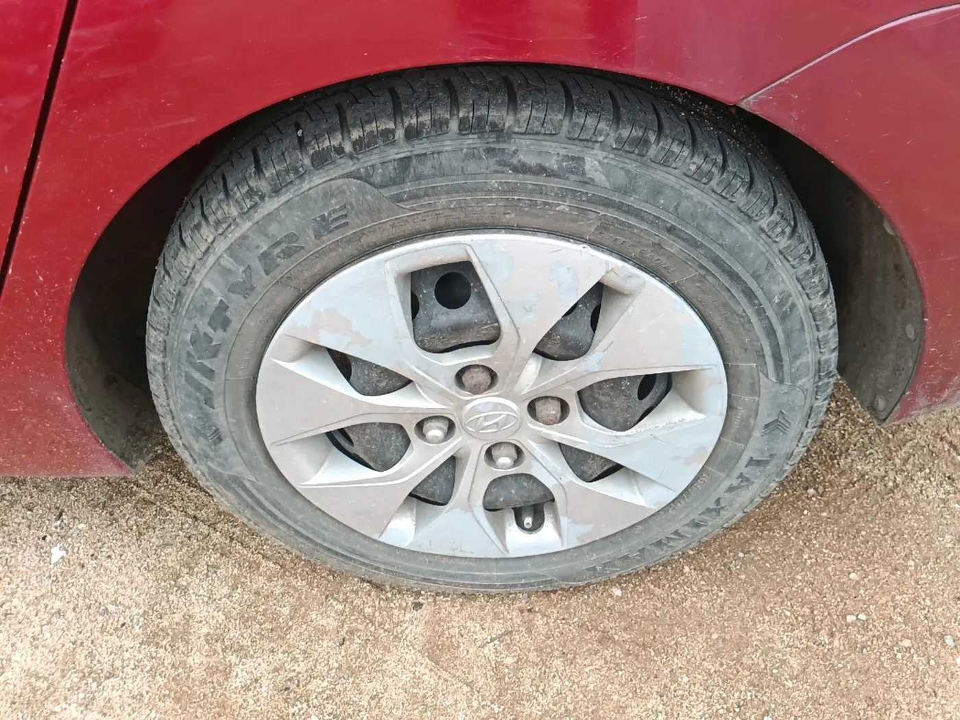 2015 Hyundai Xcent S 1.2, Petrol, Manual, 1,17,599 km, tyre