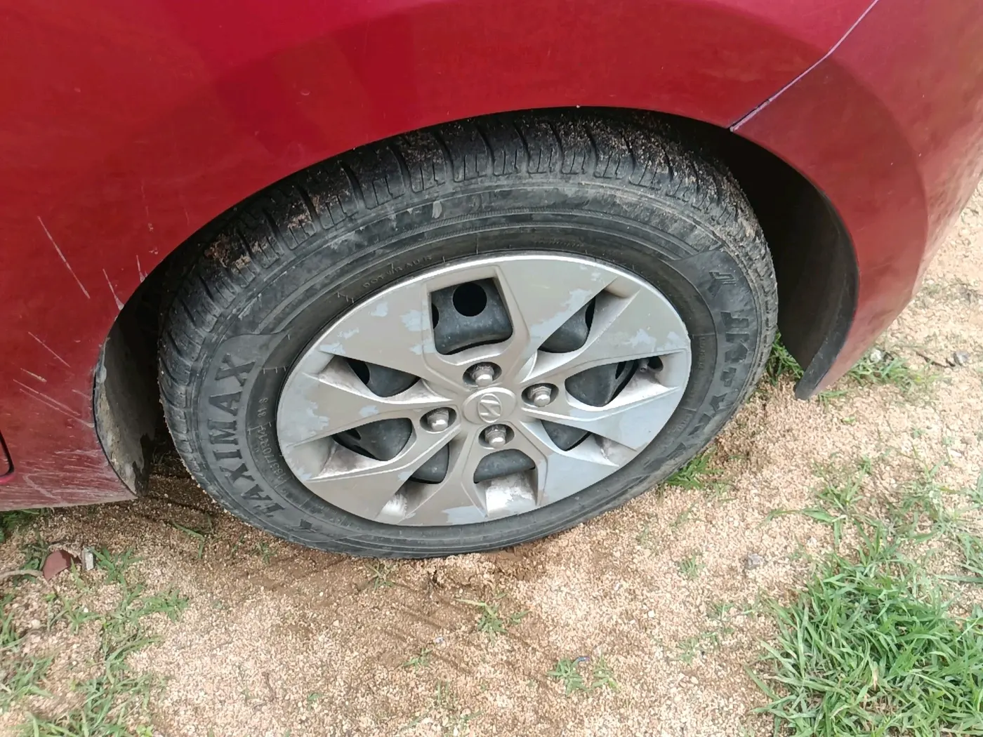 2015 Hyundai Xcent S 1.2, Petrol, Manual, 1,17,599 km, tyre