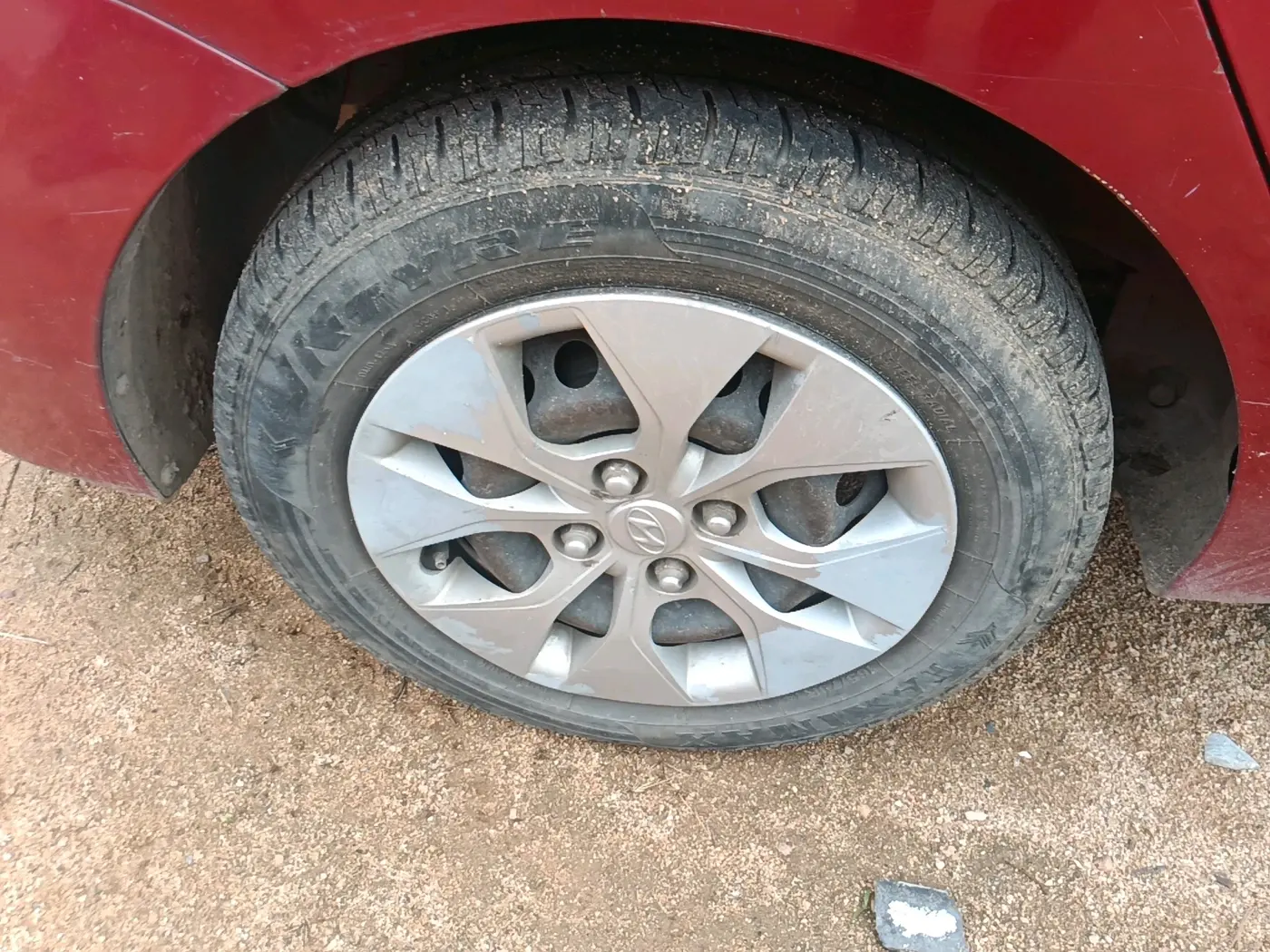 2015 Hyundai Xcent S 1.2, Petrol, Manual, 1,17,599 km, tyre