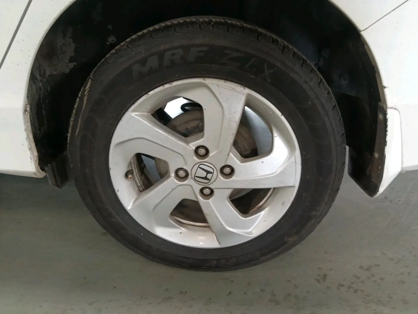 2014 Honda City 1.5L I-VTEC VX, Petrol, Manual, 1,03,134 km, tyre