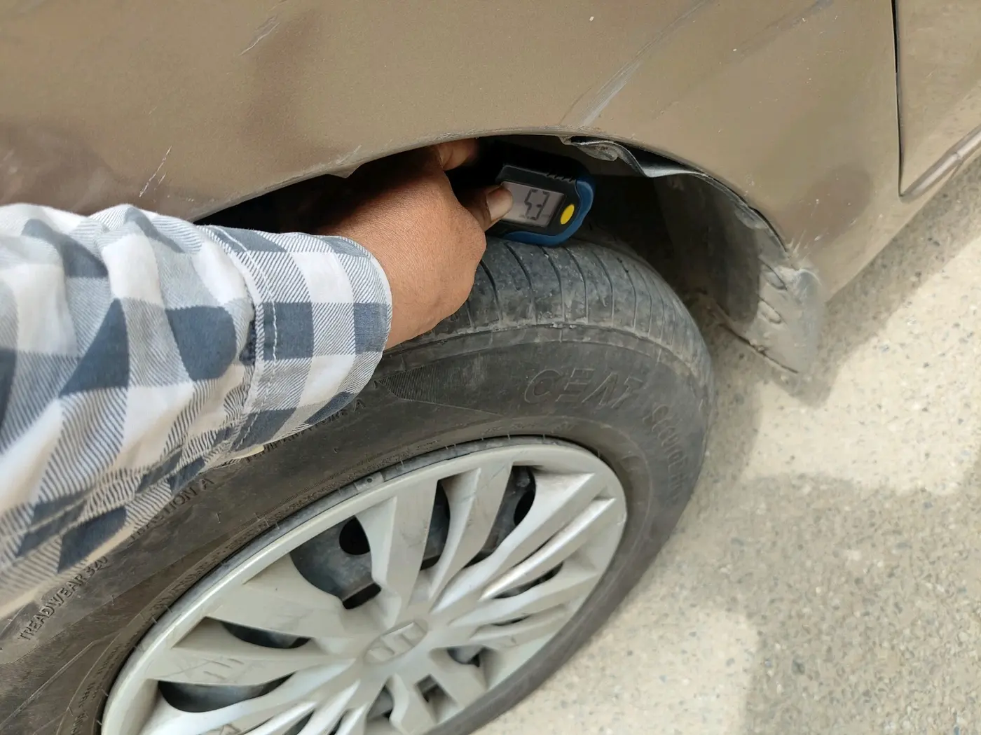 2018 Maruti Dzire VDI, Diesel, Manual, 1,66,116 km, tyre