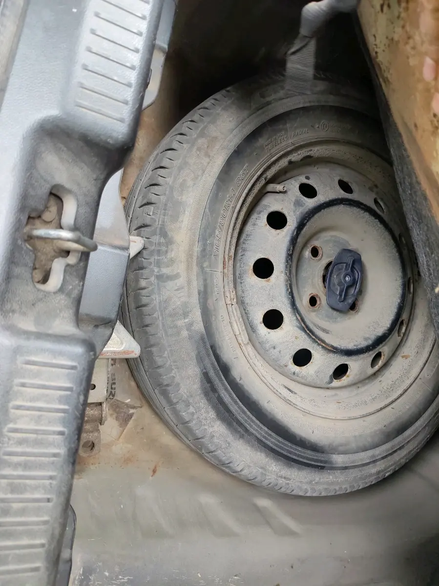 2018 Maruti Dzire VDI, Diesel, Manual, 1,66,116 km, tyre