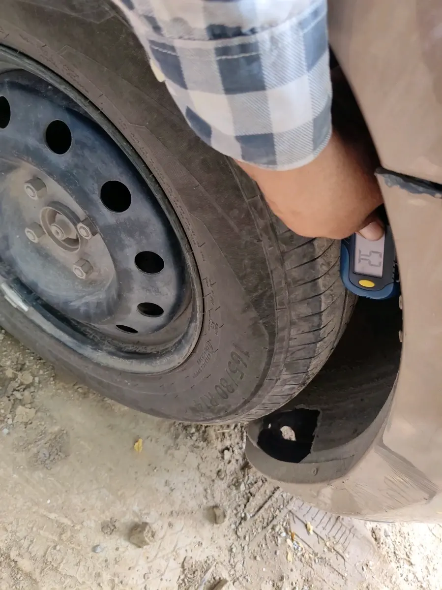 2018 Maruti Dzire VDI, Diesel, Manual, 1,66,116 km, tyre