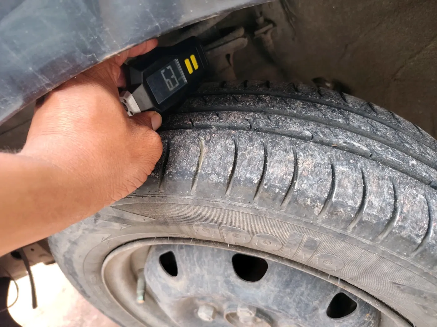 2011 Maruti Alto K10 VXI, CNG, Manual, 1,41,844 km, tyre