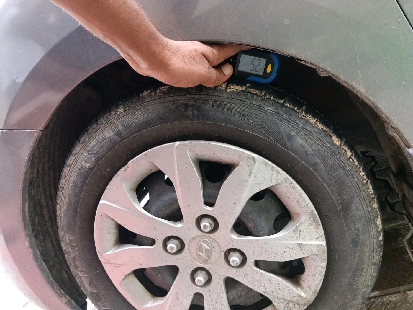 2014 Hyundai Eon MAGNA +, CNG, Manual, 1,46,117 km, tyre