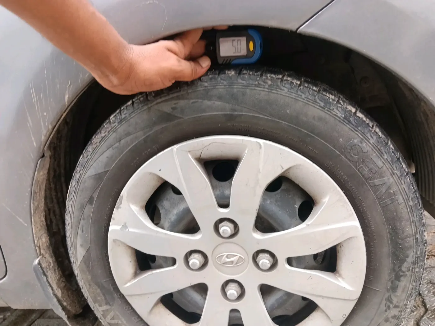 2014 Hyundai Eon MAGNA +, CNG, Manual, 1,46,117 km, tyre