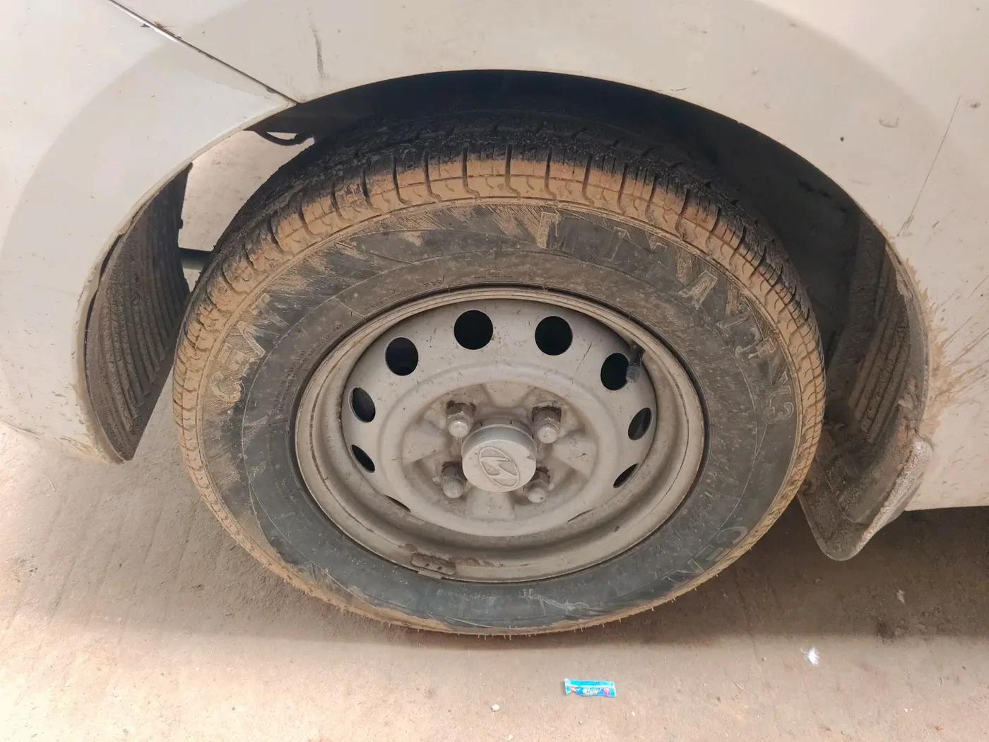 2016 Hyundai Eon ERA +, Petrol, Manual, 65,287 km, tyre
