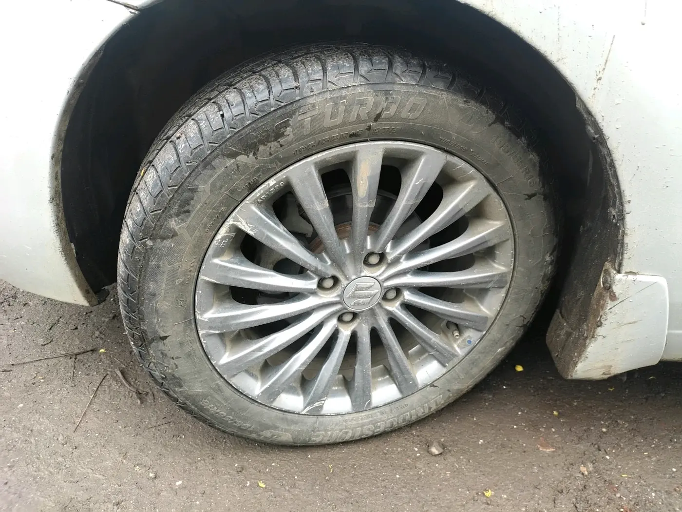 2015 Maruti Ciaz ZDI+ SHVS, Diesel, Manual, 3,53,943 km, tyre