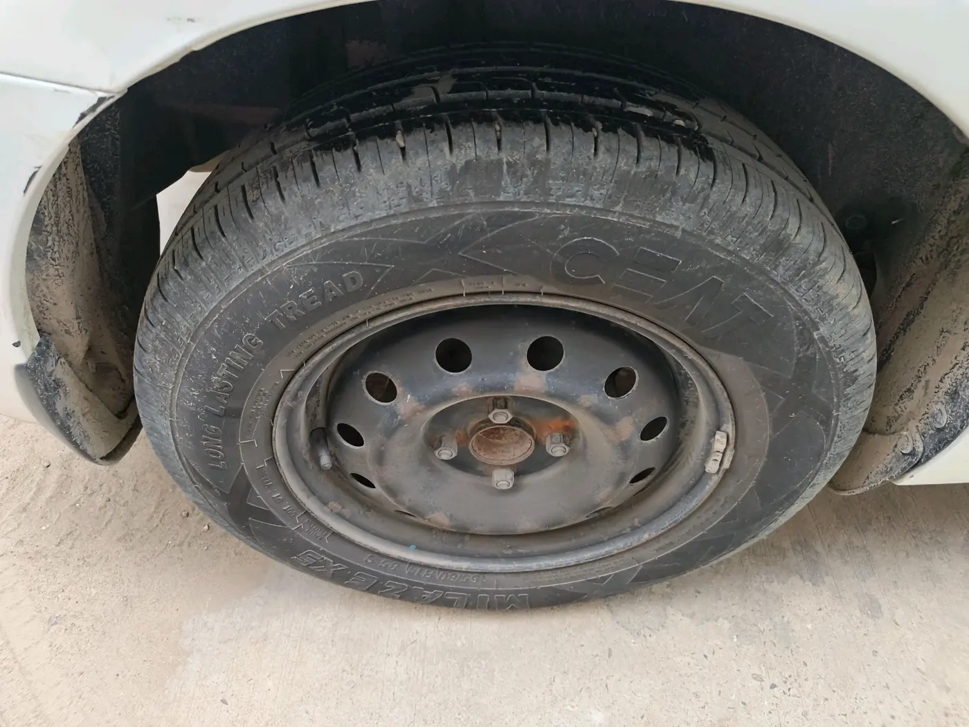 2017 Maruti Dzire VDI, Diesel, Manual, 1,61,665 km, tyre
