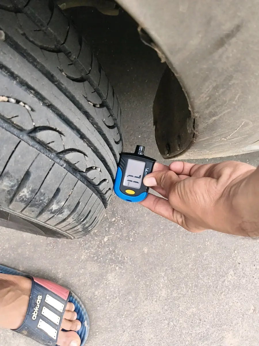 2019 Maruti Dzire VXI, CNG, Manual, 1,21,816 km, tyre