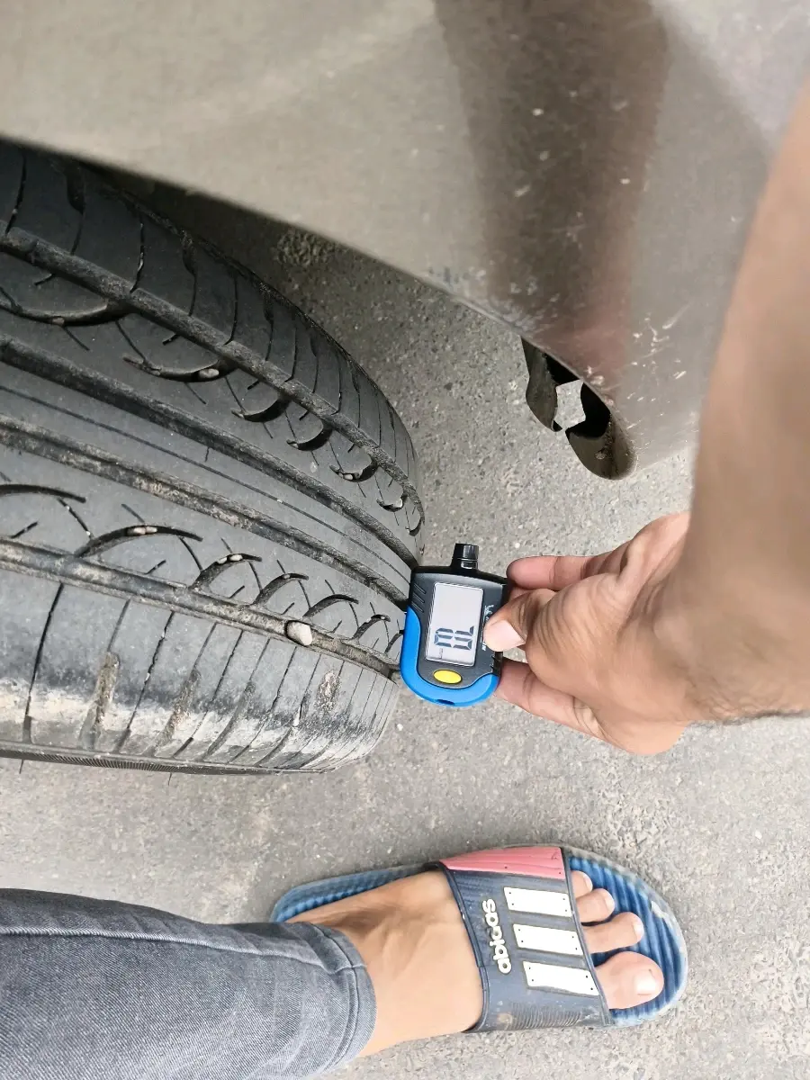 2019 Maruti Dzire VXI, CNG, Manual, 1,21,816 km, tyre