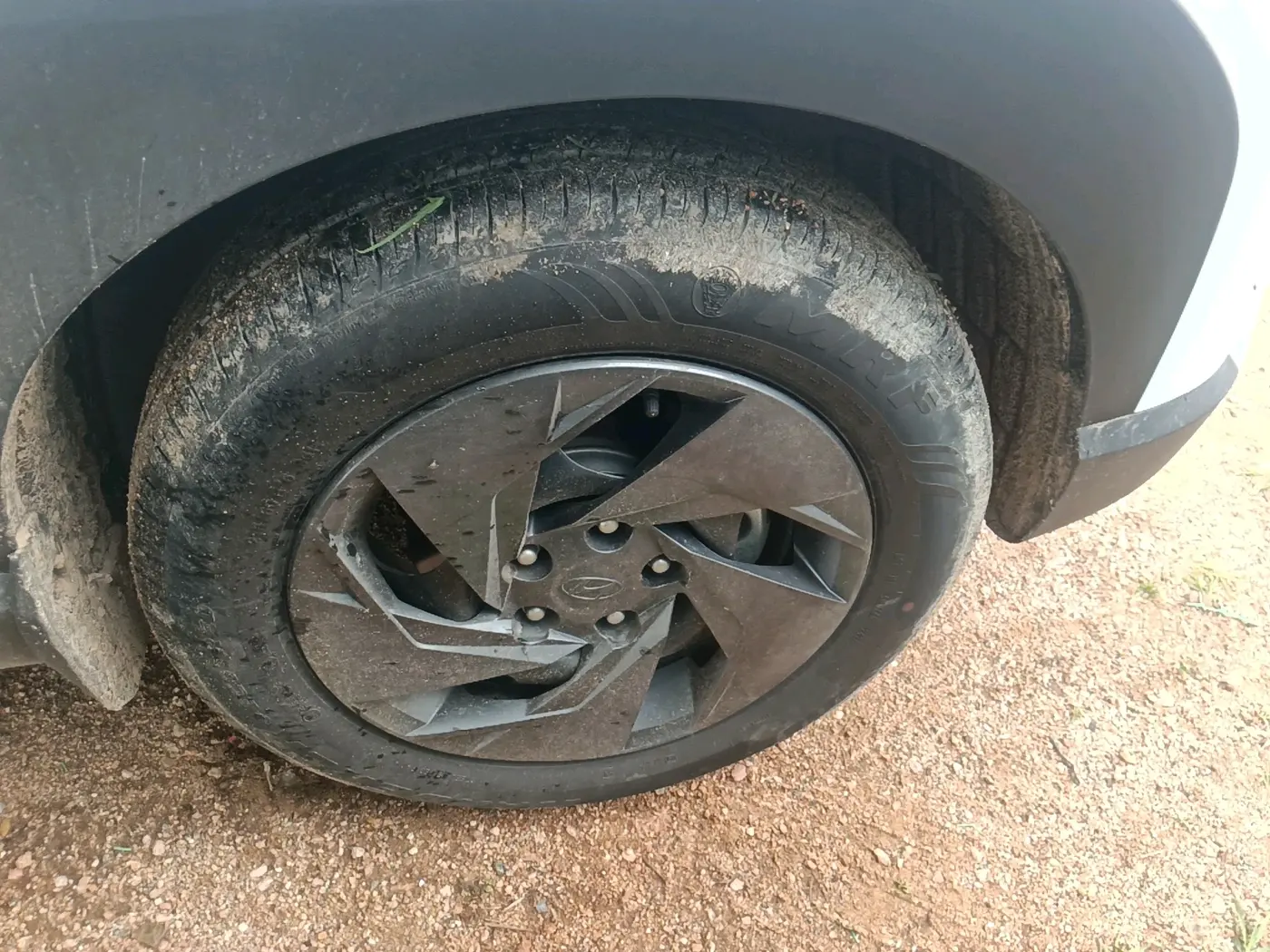 2026 Hyundai VENUE HX 6 1.0 Turbo DCT Petrol, Petrol, Automatic, 2,107 km, tyre