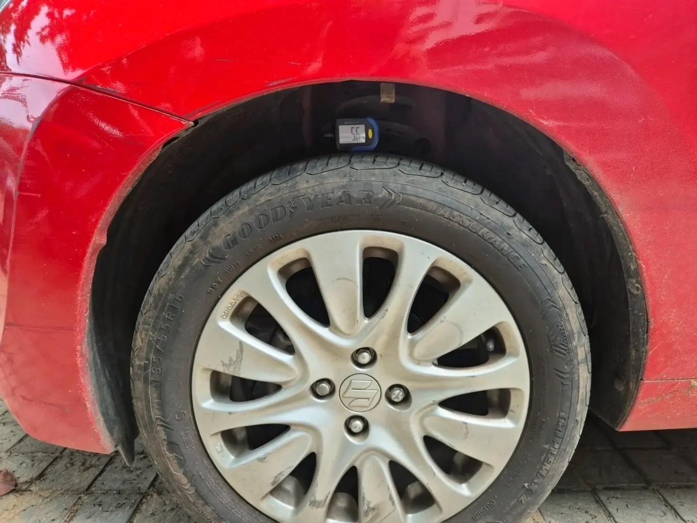 2017 Maruti Baleno ZETA CVT PETROL 1.2, Petrol, Automatic, 1,23,245 km, tyre