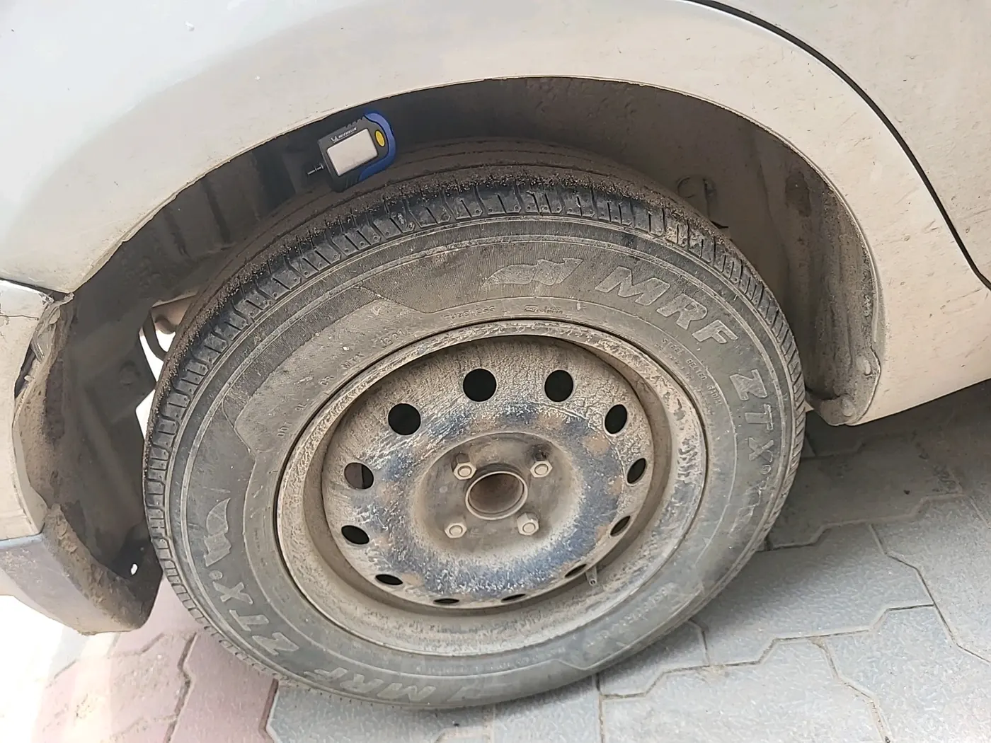 2015 Maruti Swift Dzire VXI, Petrol, Manual, 1,01,426 km, tyre