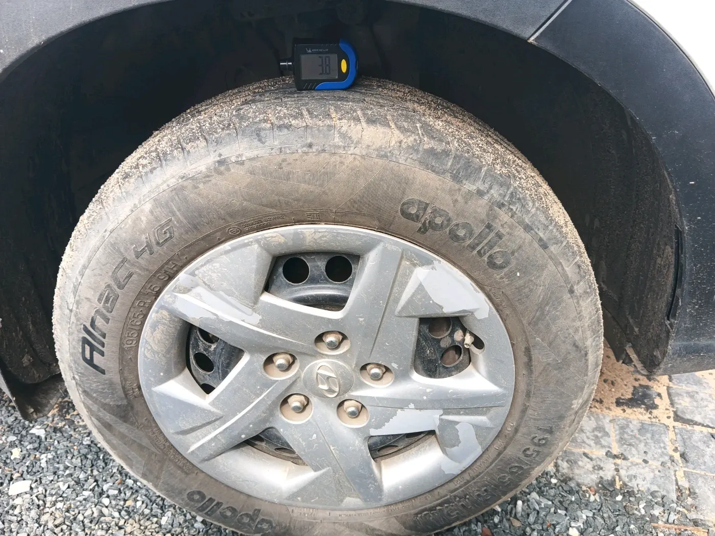 2021 Hyundai VENUE S 1.2, Petrol, Manual, 49,584 km, tyre
