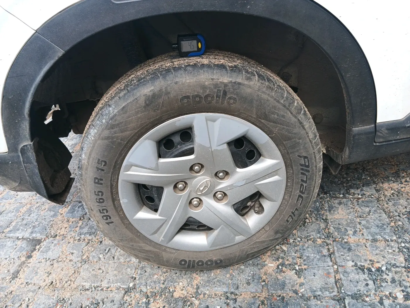 2021 Hyundai VENUE S 1.2, Petrol, Manual, 49,584 km, tyre