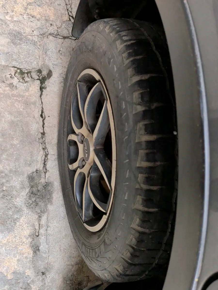 2012 Mahindra XUV500 W6, Diesel, Manual, 1,49,500 km, tyre