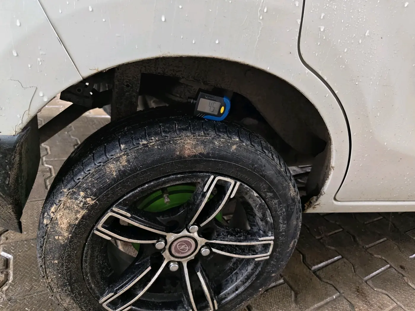 2015 Maruti Alto K10 VXI, Petrol, Manual, 53,850 km, tyre