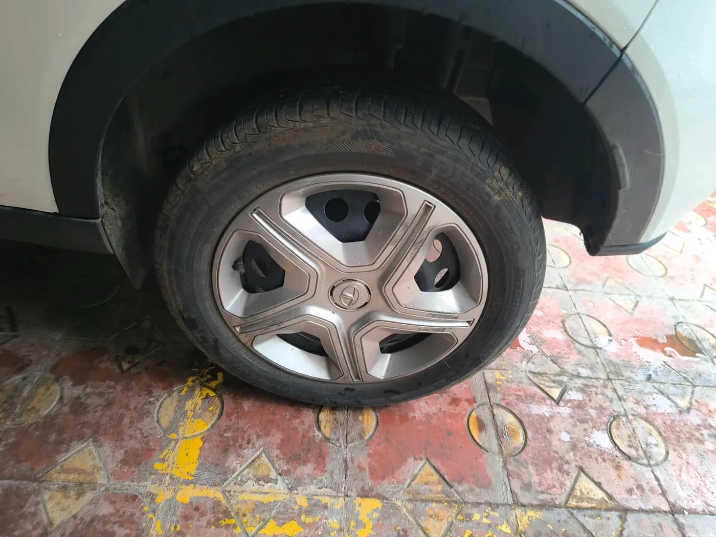 2021 Tata NEXON XMA PETROL, Petrol, Automatic, 66,735 km, tyre