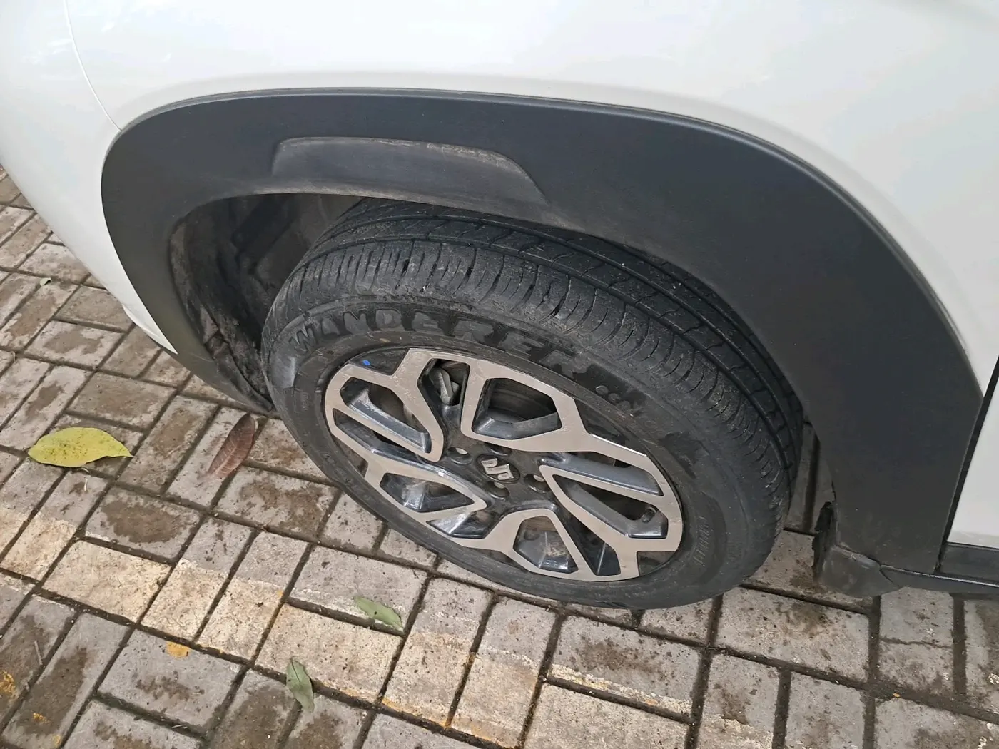2025 Maruti FRONX DELTA CNG 1.2 MT, CNG, Manual, 12,637 km, tyre