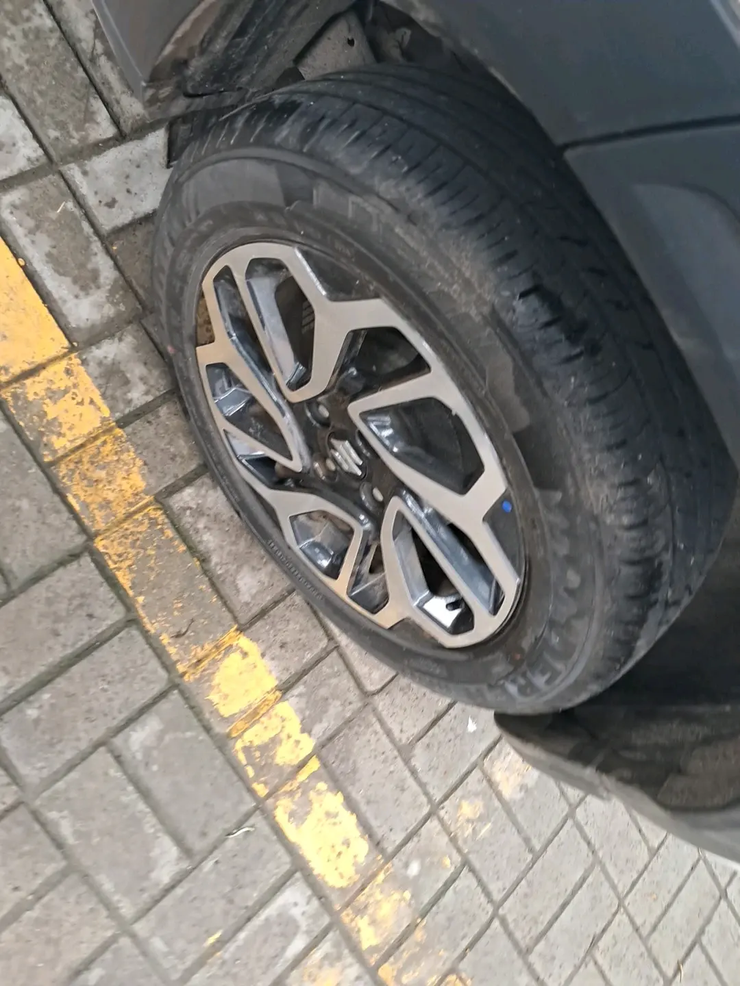 2025 Maruti FRONX DELTA CNG 1.2 MT, CNG, Manual, 12,637 km, tyre