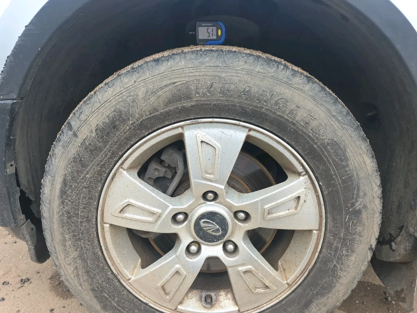 2013 Mahindra XUV500 W8, Diesel, Manual, 1,95,953 km, tyre