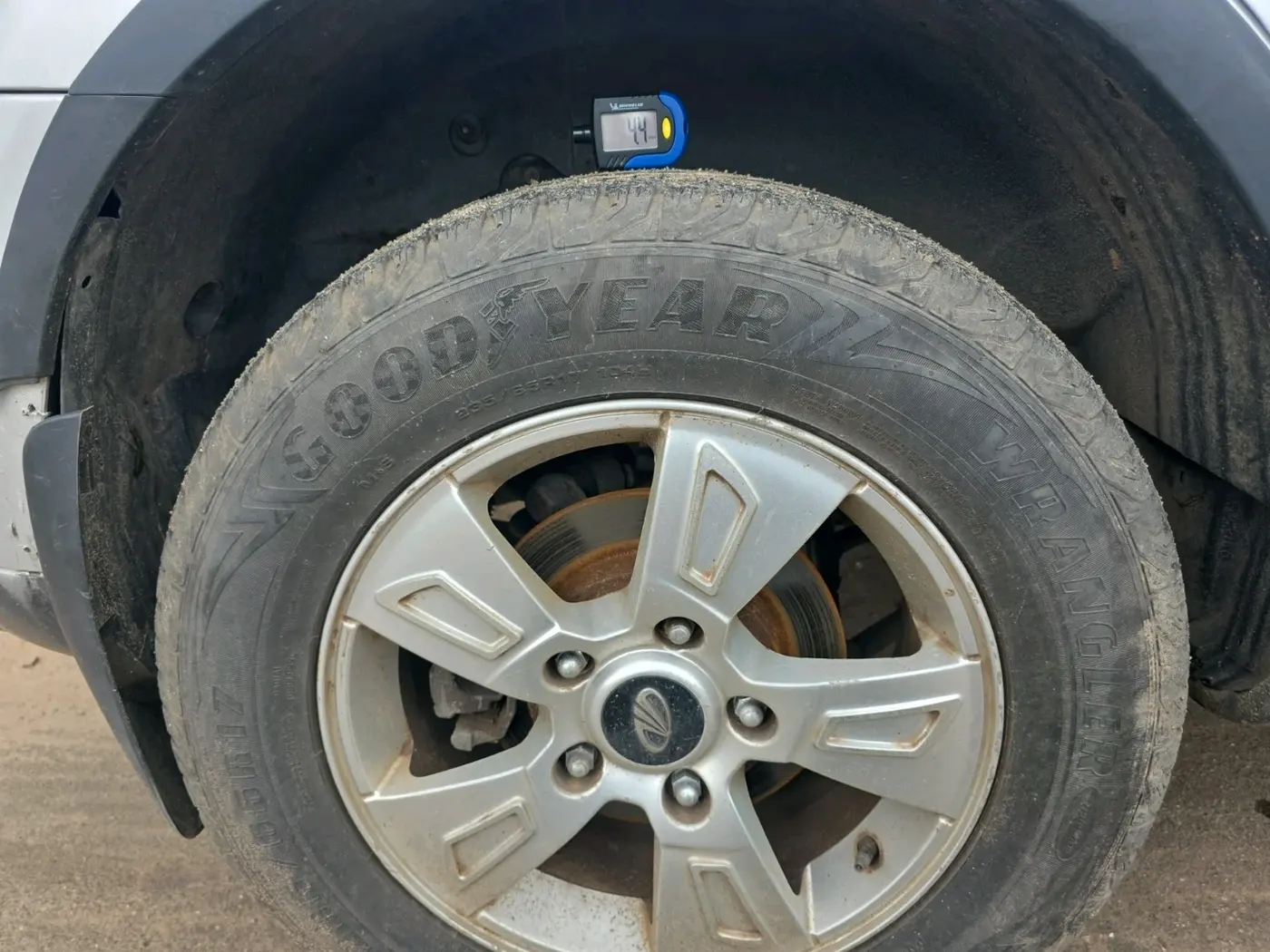 2013 Mahindra XUV500 W8, Diesel, Manual, 1,95,953 km, tyre