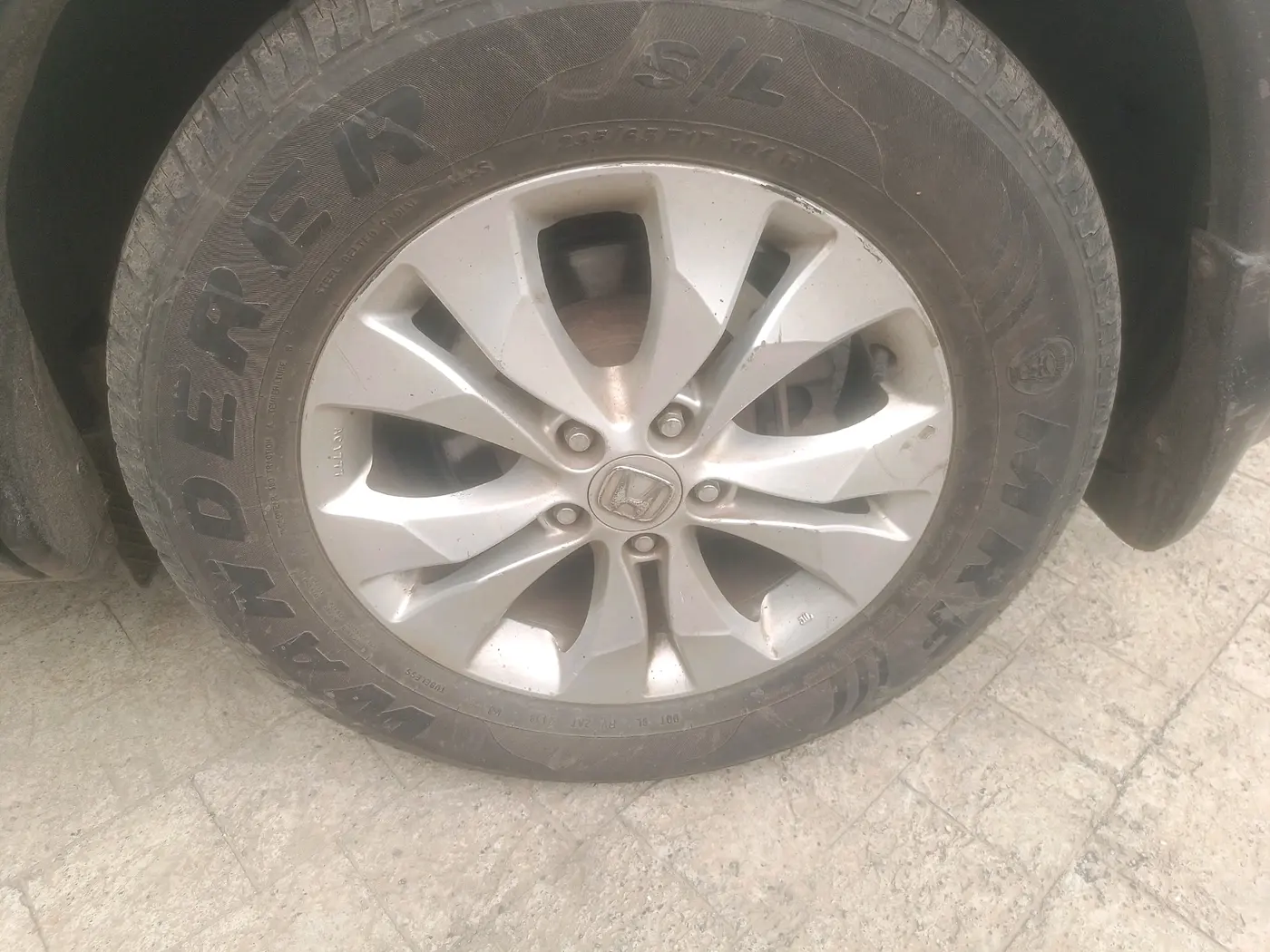 2013 Honda CRV 2.4L 2WD AT, Petrol, Automatic, 1,11,000 km, tyre