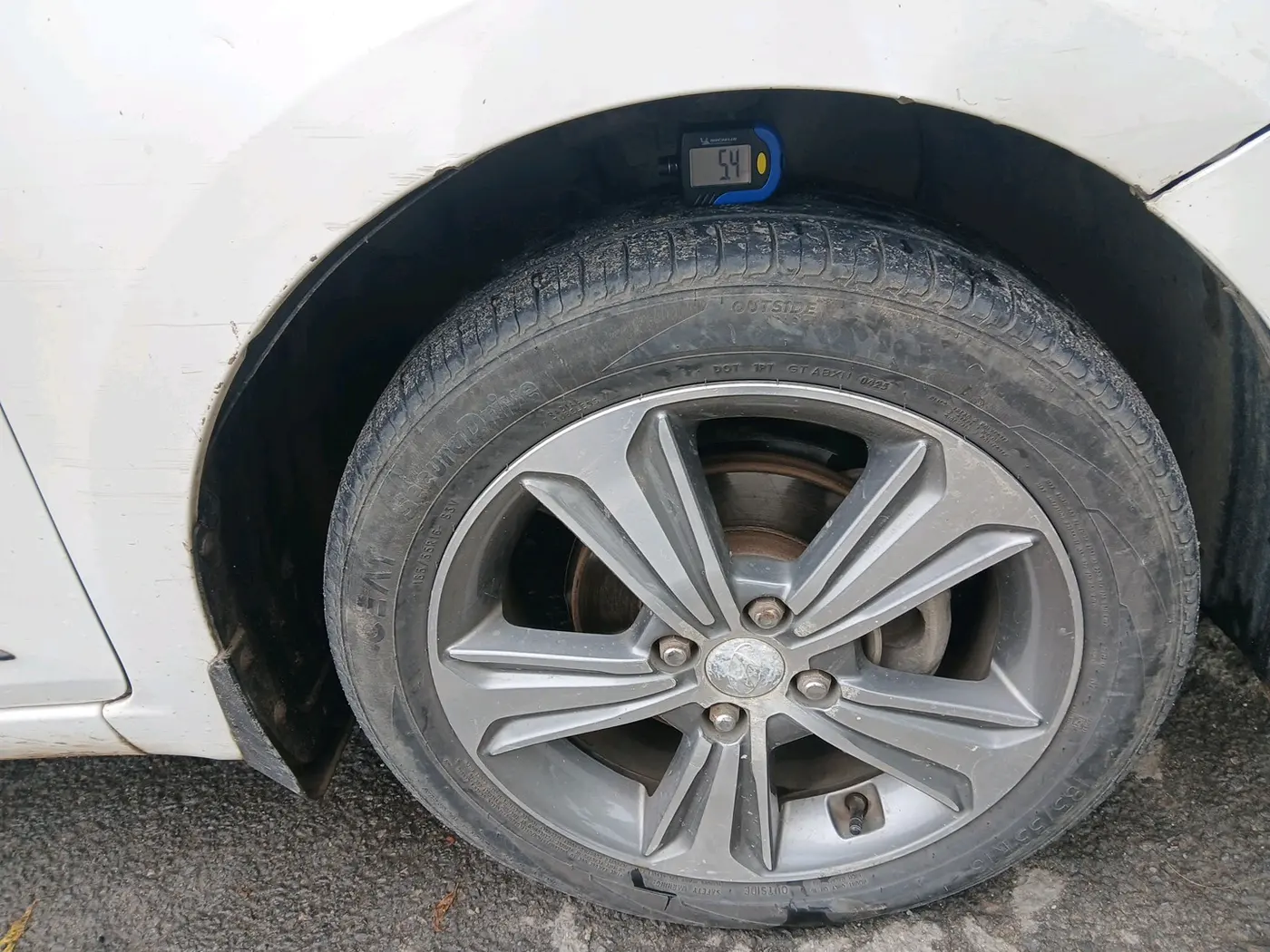 2016 Hyundai Elite i20 SPORTZ 1.2, CNG, Manual, 1,23,987 km, tyre
