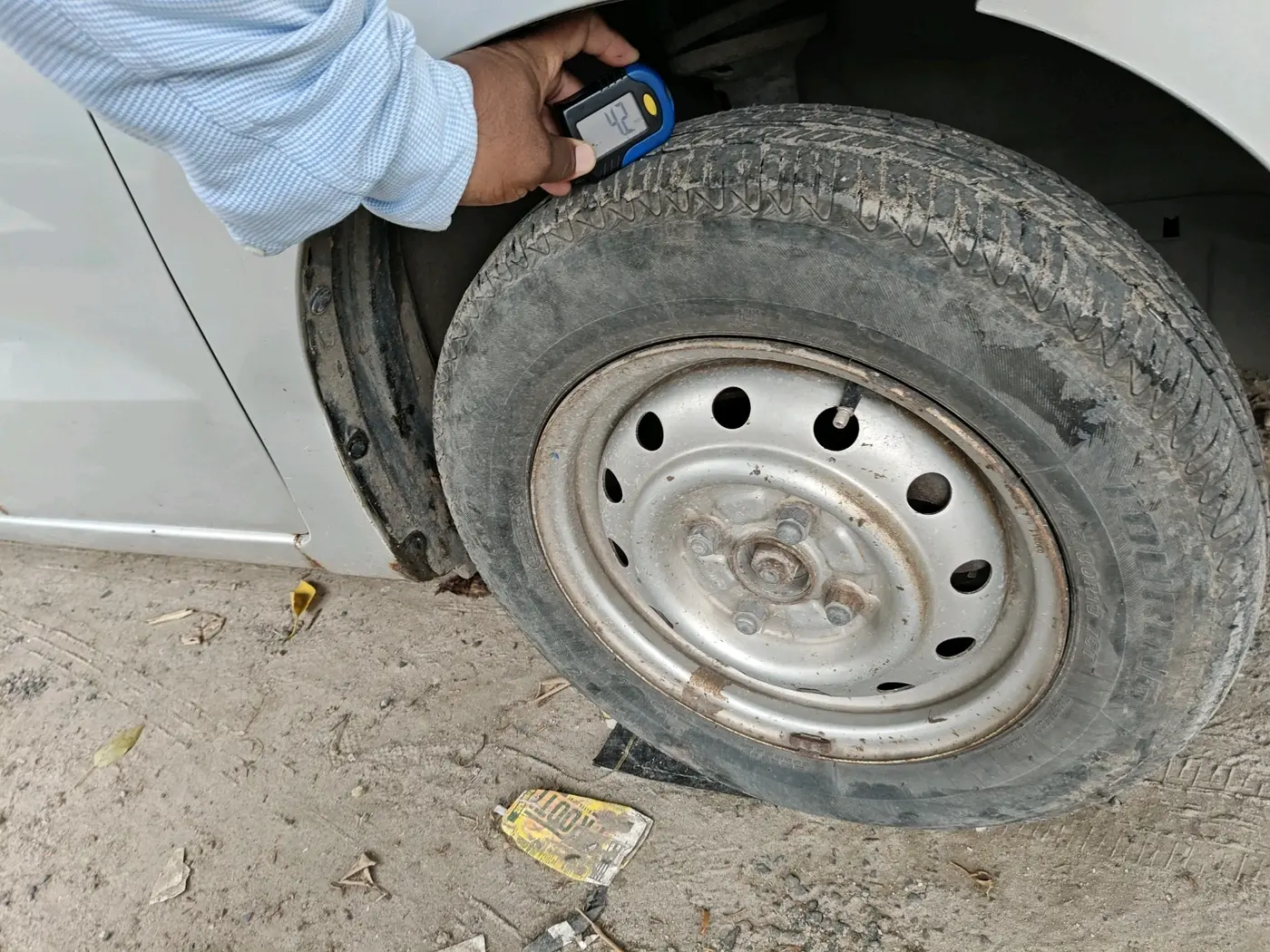 2011 Maruti Wagon R 1.0 LXI CNG, CNG, Manual, 2,89,125 km, tyre