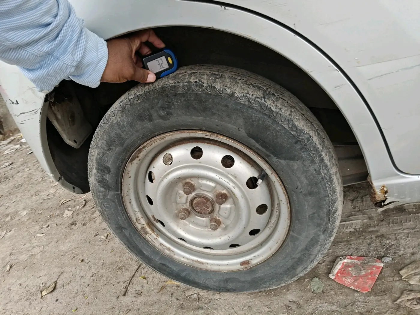 2011 Maruti Wagon R 1.0 LXI CNG, CNG, Manual, 2,89,125 km, tyre
