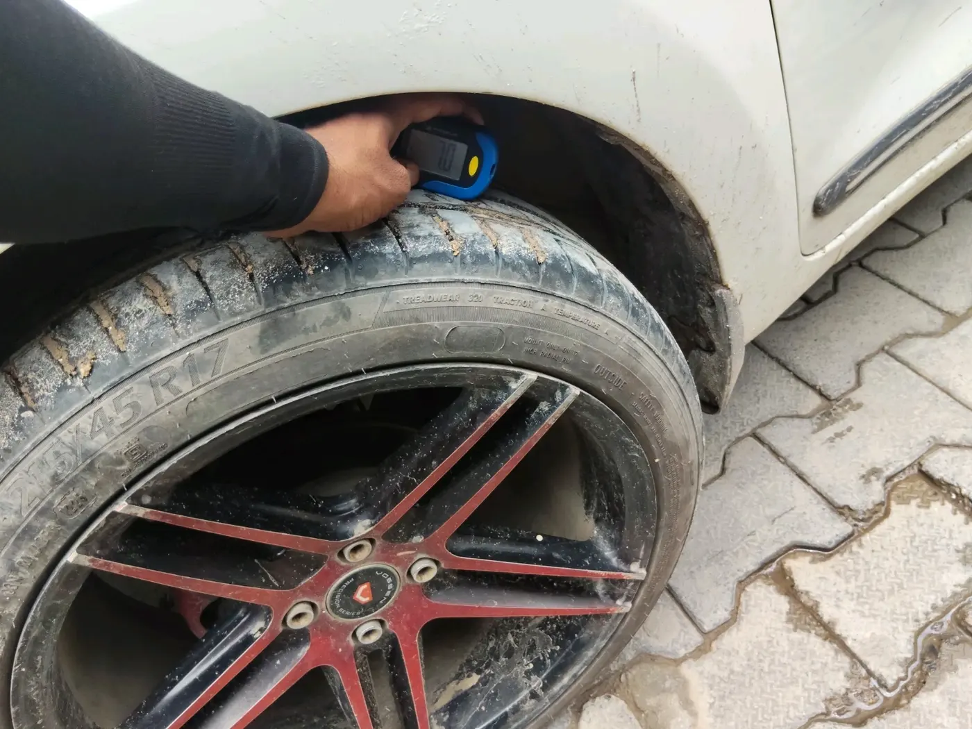 2019 Maruti Swift LXI, CNG, Manual, 58,734 km, tyre